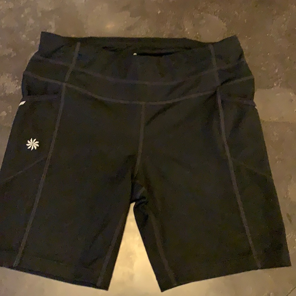 Athleta short with pockets small
